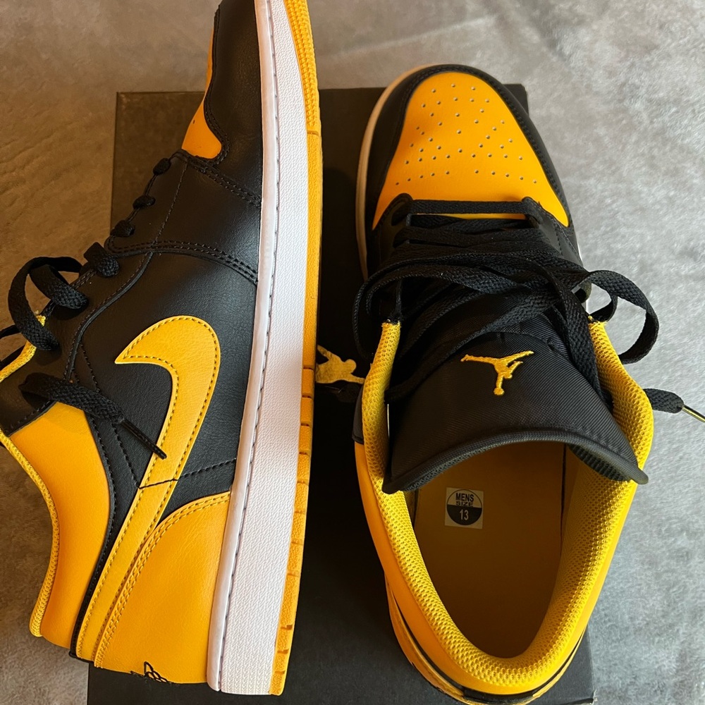 Nike Men's Black and Yellow Air Jordan 1 Low